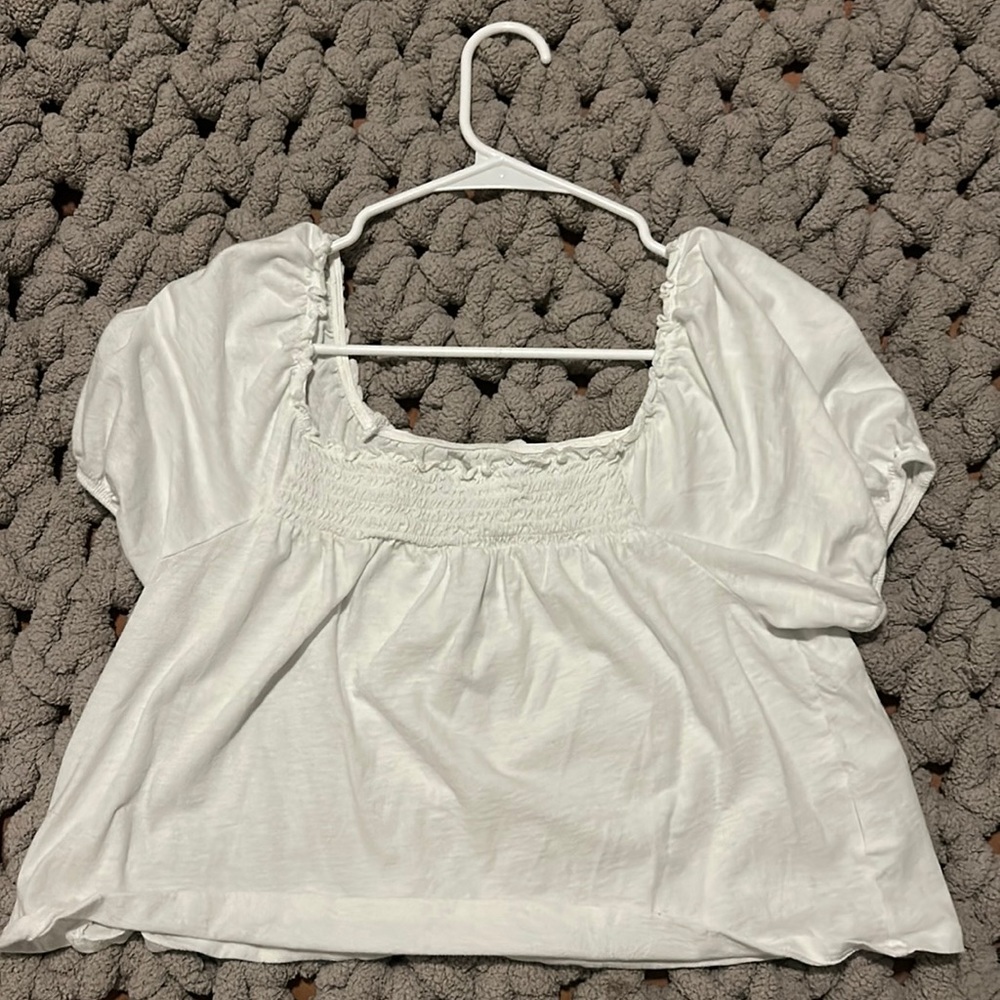 White American Eagle oversized puff-sleeve tee